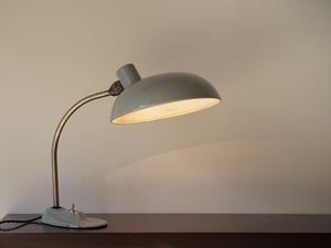 ハンガリー製のテーブルランプ 東欧インテリア ライトの点灯イメージ