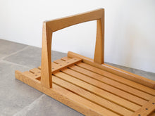 画像をギャラリービューアに読み込む, Yngvar Sandström Tokyo illumsBolighus 北欧デザインの木のベンチの裏面と脚
