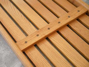 Yngvar Sandström Tokyo illumsBolighus 北欧デザインの木のベンチの裏面のマイナスネジ