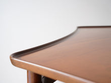 画像をギャラリービューアに読み込む, William Watting ウィリアムワッテン デザイナーズテーブル テーブル天板の淵が高くなっている
