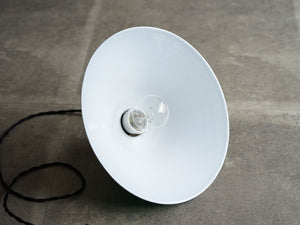 デンマークデザインのペンダントランプ アンティークな吊り下げ照明 シーリングライト オパールガラスのシェード内部は白