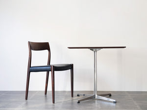 Arne Jacobsen Square cafe table アルネヤコブセン カフェテーブル フリッツハンセン製の二人用ダイニングテーブルとJLモラーのモデル77