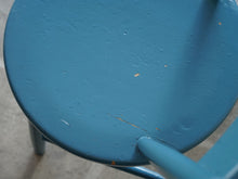 画像をギャラリービューアに読み込む, Børge Mogensen（ボーエ・モーエンセン）のFDB用青いダイニングチェアの座面
