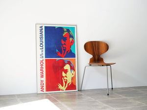 Andy Warhol（アンディ・ウォーホル）のLouisiana 1978ポスターとアルネヤコブセンのアントチェア