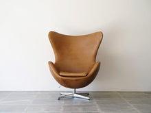 画像をギャラリービューアに読み込む, Arne Jacobsen Egg Chair アルネヤコブセンのエッグチェアの正面
