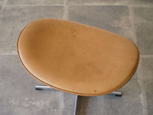 Arne Jacobsen Egg Chair アルネヤコブセンのエッグチェアのオットマン コニャック色のレザーの座面