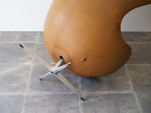 画像をギャラリービューアに読み込む, Arne Jacobsen Egg Chair アルネヤコブセンのエッグチェアの裏面
