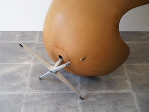 Arne Jacobsen Egg Chair アルネヤコブセンのエッグチェアの裏面