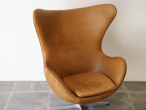 Arne Jacobsen Egg Chair アルネヤコブセンのエッグチェアの背もたれと座面 レザー