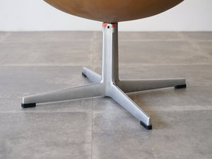 Arne Jacobsen Egg Chair アルネヤコブセンのエッグチェアのオットマン アルミニウムの脚