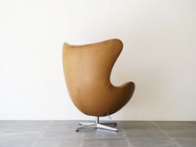 画像をギャラリービューアに読み込む, Arne Jacobsen Egg Chair アルネヤコブセンのエッグチェアの背面 丸み
