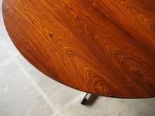 画像をギャラリービューアに読み込む, アルネ・ヤコブセンのテーブルの天板の木目
