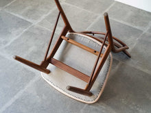 画像をギャラリービューアに読み込む, フィンユールの椅子 ダイニングチェア レザーFinn Juhl SW96 Chair Søren Willadsen 北欧デザインチェア 椅子の裏面
